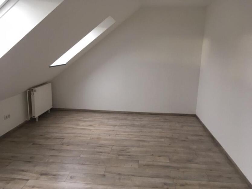 Attraktive, großzügige 3-Zimmer-Dachgeschosswohnung mit EBK zimmer