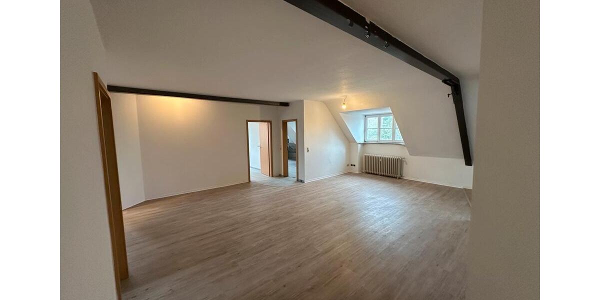Dachgeschoßwohnung Hildesheim Oststadt/Stadtfeld - 5 Zimmer, 192 m&sup2;, 790&euro; | Angebot:26248132