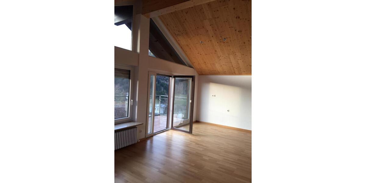 Dachgeschoßwohnung Schiltach - 4 Zimmer, 109 m&sup2;, 1.250&euro; | Angebot:26019835