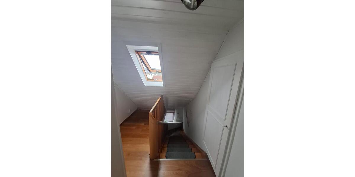 Etagenwohnung Gladenbach - 5 Zimmer, 140 m&sup2;, 1.100&euro; | Angebot:24878847