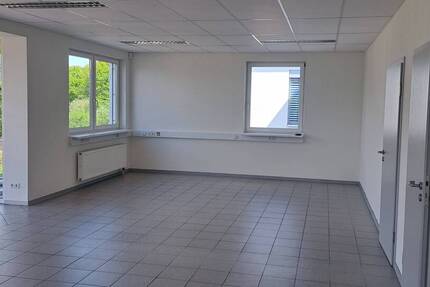 Gewerbeobjekt Kehl Kork - 6 Zimmer, 239 m&sup2;, 2.650&euro; | Angebot:25664426