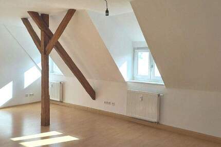 Helle Dachgeschosswohnung sucht neuen Mieter 3 zimmer