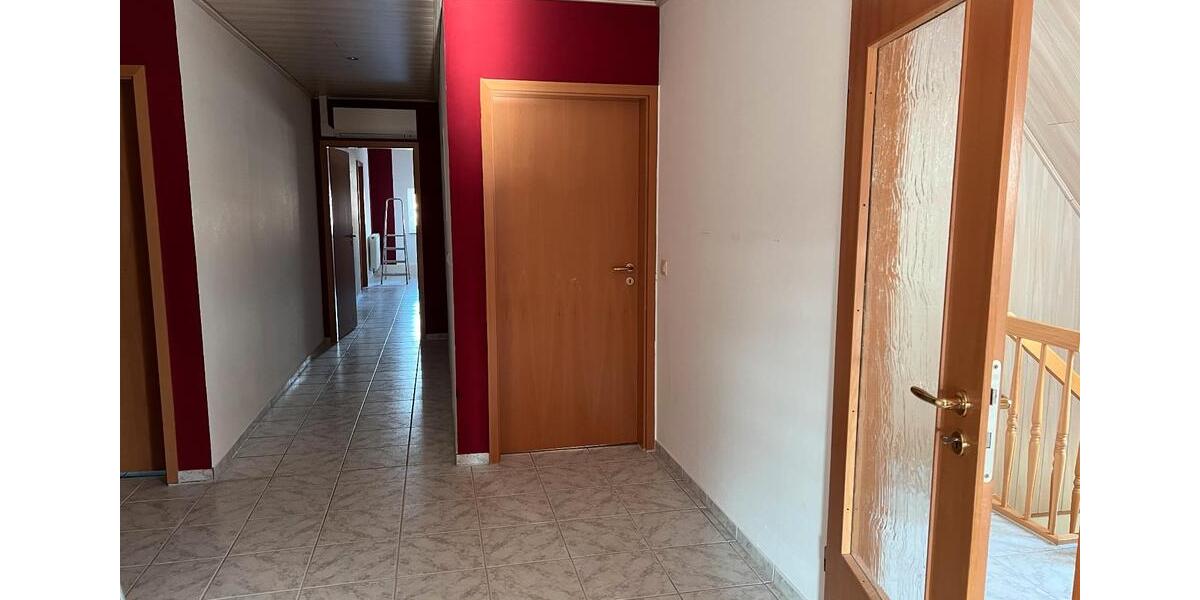 Dachgeschoßwohnung Geseke - 6 Zimmer, 180 m&sup2;, 890&euro; | Angebot:26461476