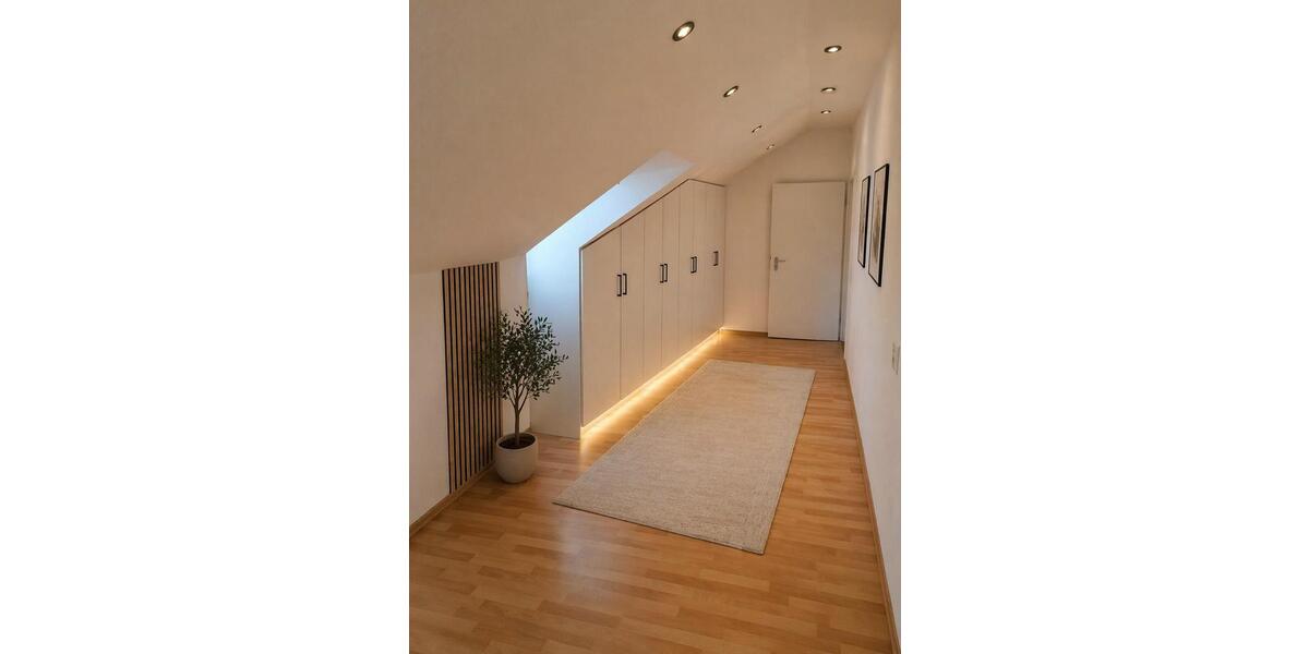 Dachgeschoßwohnung Duisburg Ruhrort - 4 Zimmer, 100 m&sup2;, 500&euro; | Angebot:26190200