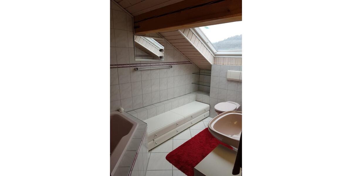 Dachgeschoßwohnung Biebergemünd - 3.5 Zimmer, 110 m&sup2;, 900&euro; | Angebot:24802261