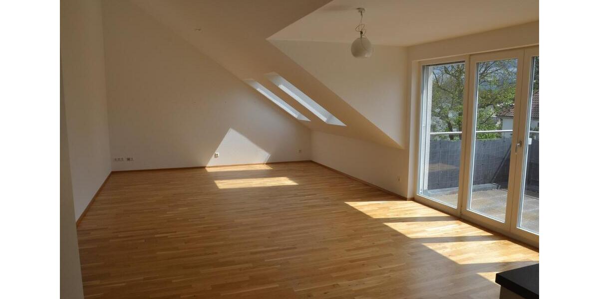 Dachgeschoßwohnung Nürtingen - 3.5 Zimmer, 104 m&sup2;, 1.330&euro; | Angebot:25099093
