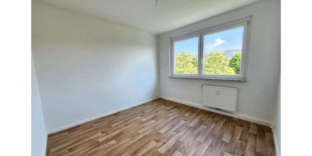 Etagenwohnung Reichenbach im Vogtland - 4 Zimmer, 69 m&sup2;, 320&euro; | Angebot:25989858