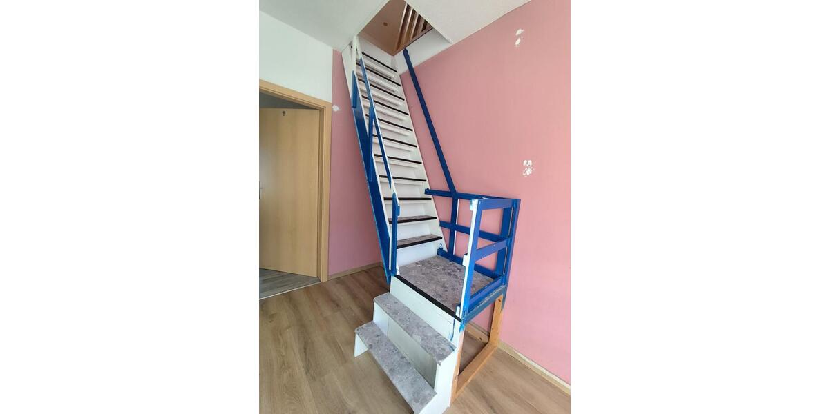 Dachgeschoßwohnung Aue-Bad Schlema Bad Schlema - 4 Zimmer, 115 m&sup2;, 600&euro; | Angebot:25751121