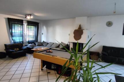 WG-Zimmer in geräumiger 3er WG (Haus) 6 zimmer