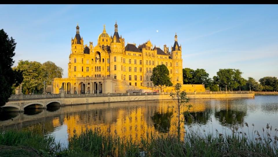 Wohnen auf Zeit Schwerin - 2 Zimmer, 80 m&sup2;, 1.500&euro; | Angebot:26447389