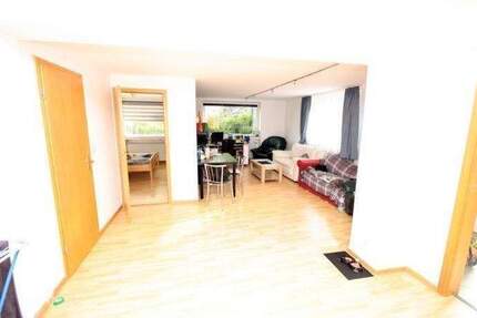 2 Zimmer-Küche-Bad-Wohnung im Erdgeschoß mit kleiner Terrasse und separatem Eingang in Eschwege 2 zimmer