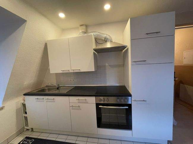 SfKW - Ab sofort - Gemütliche Dachgeschosswohnung mit Tageslichtbad mit Dusche & Wanne, Gäste-WC 2 zimmer