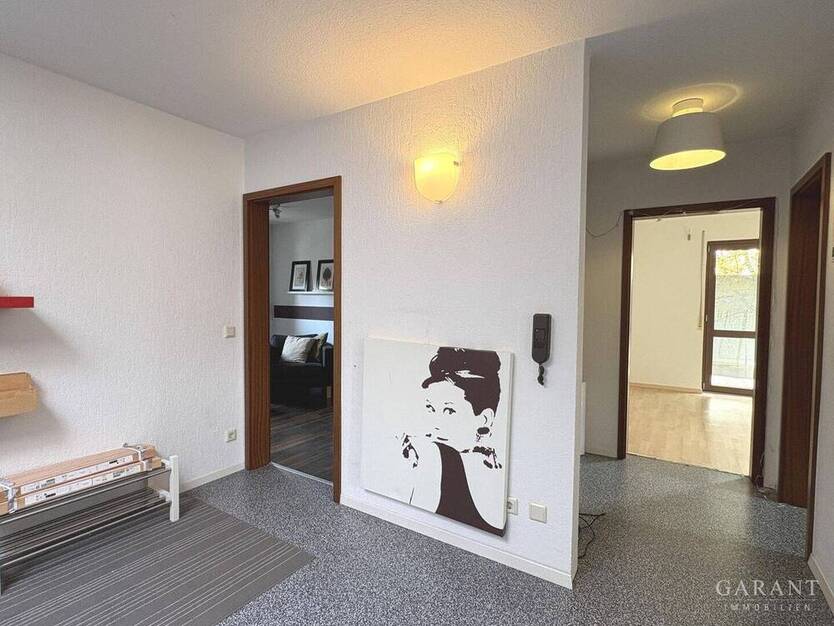 Großzügiges Haus mit zwei Garagen! 6 zimmer