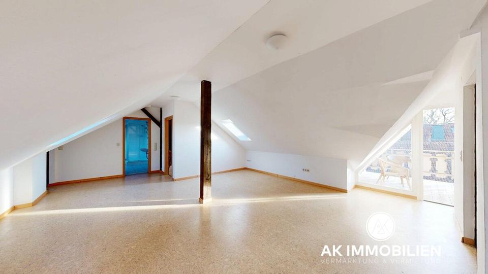 Reserviert - Dachgeschosswohnung mit Balkon in zentraler Innenstadtlage von Hessisch Oldendorf 2 zimmer