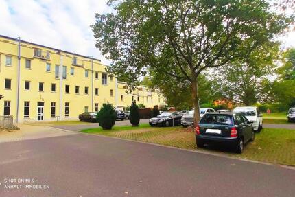 Helle 2-Raum-Wohnung mit Fahrstuhl | neues Laminat | PKW-Stellplätze vorhanden 2 zimmer