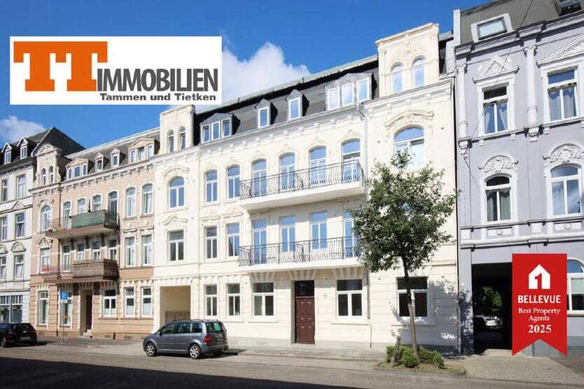 TT bietet an: ERSTBEZUG - Hochwertig kernsanierte 3-Zimmer-Wohnung mit 2 Balkone und Carport im 1. OG einer denkmalgeschützten Stadtvilla!