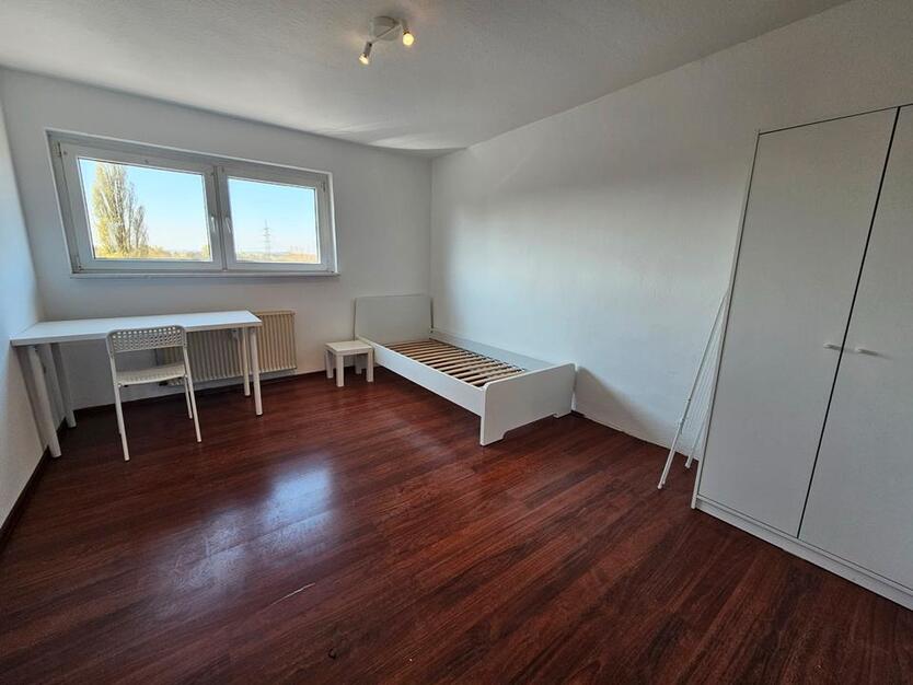 Möbliertes WG Zimmer mit guter Verkehrsanbindung zur Uni zimmer