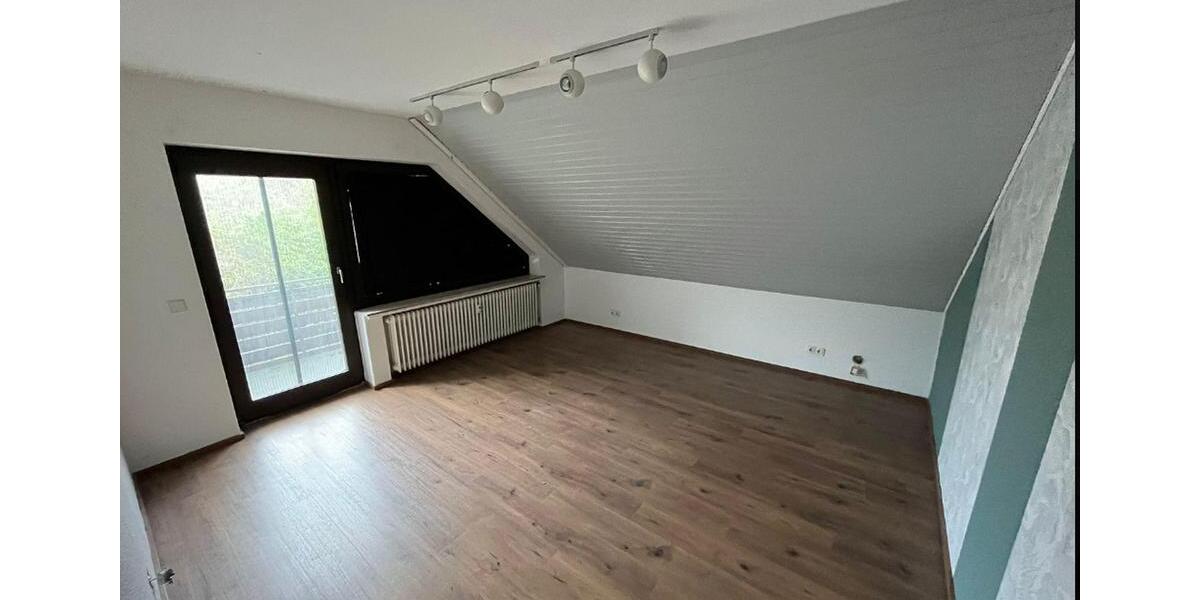 Charmante 5-Zimmer-Wohnung in beliebter Lage mit Kellerabteilung und Stellpaltz 5 zimmer