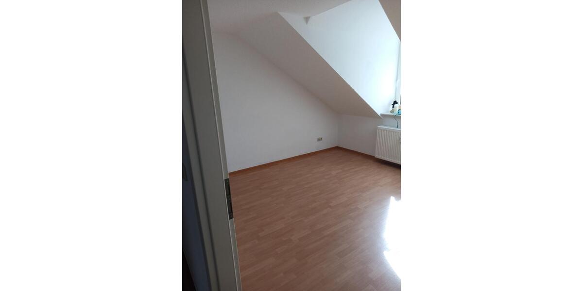 Dachgeschoßwohnung Schmölln - 4 Zimmer, 69 m&sup2;, 448&euro; | Angebot:25120869