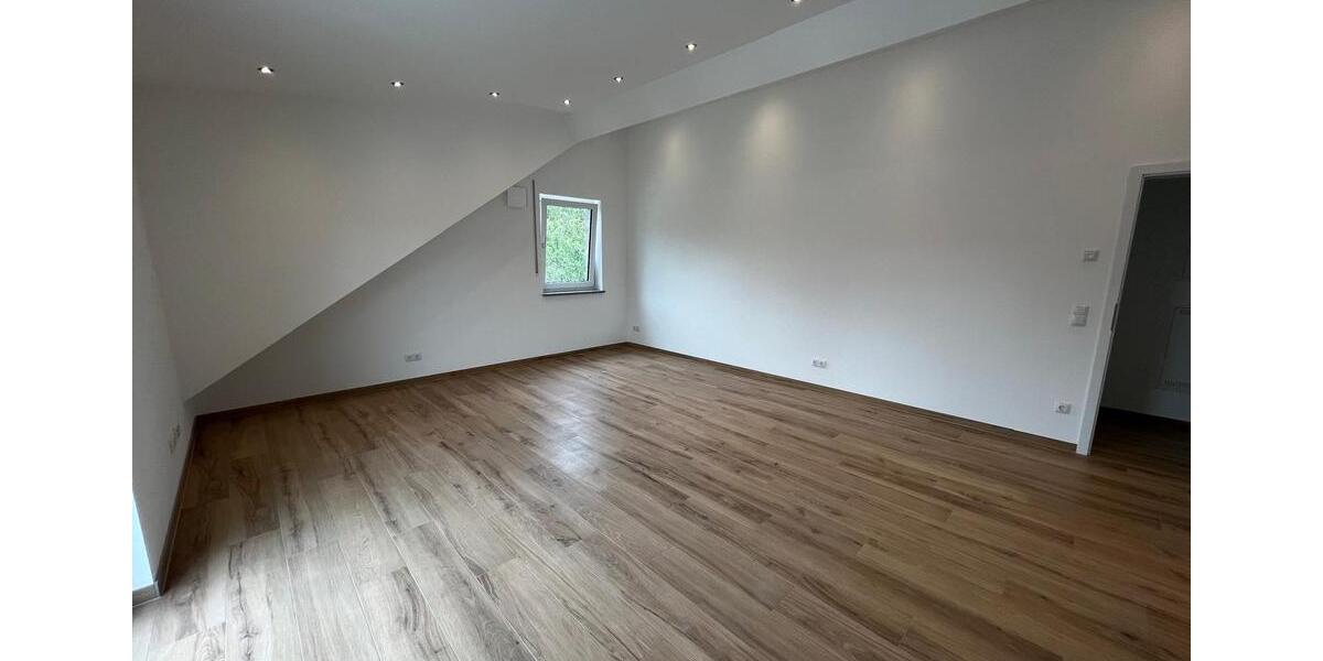 Dachgeschoßwohnung Langenneufnach - 4 Zimmer, 82 m&sup2;, 1.350&euro; | Angebot:26591696