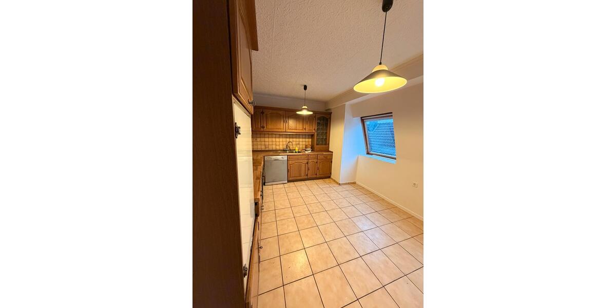 Dachgeschoßwohnung Bremen Neustadt - 6.5 Zimmer, 158 m&sup2;, 1.800&euro; | Angebot:25236213