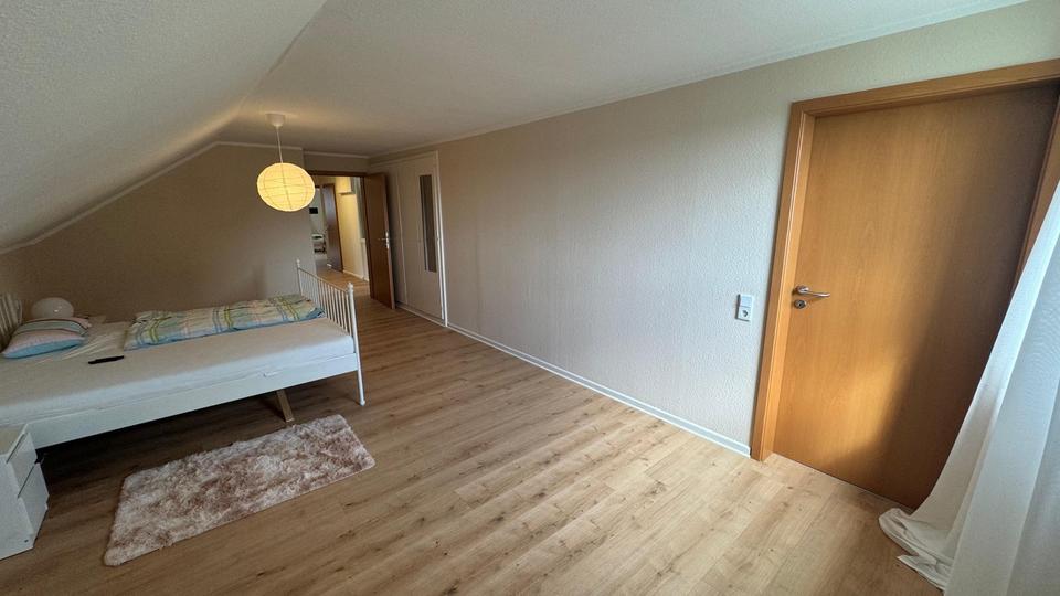Dachgeschoßwohnung Fröndenberg (Ruhr) - 4 Zimmer, 90 m&sup2;, 670&euro; | Angebot:25905947