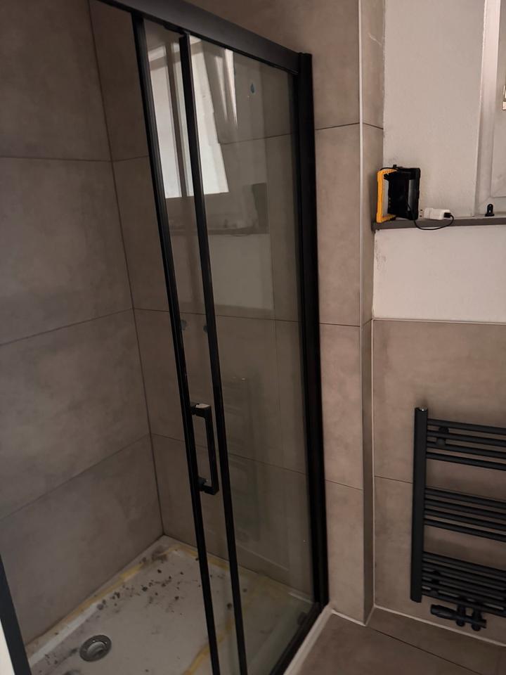 Helle 2-Zimmer StadtWohnung (Neu Kernsaniert)