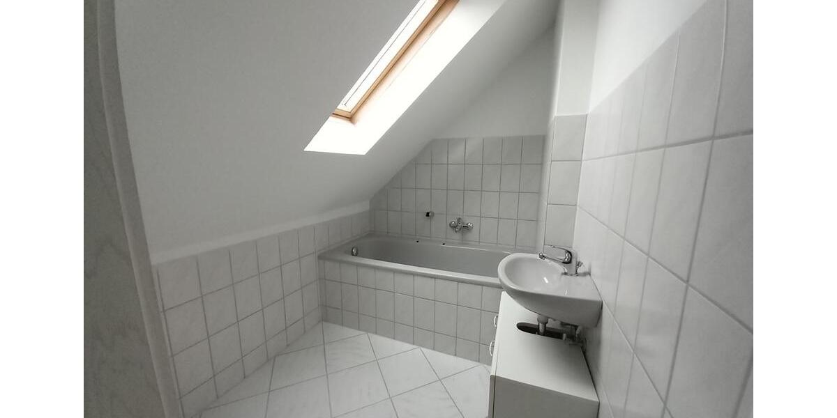 Dachgeschoßwohnung Crimmitschau - 3 Zimmer, 56 m&sup2;, 320&euro; | Angebot:20747048