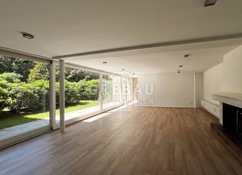 Große Erdgeschoss-Wohnung mit sonniger Su?d-Terrasse und einem Garagenstellplatz