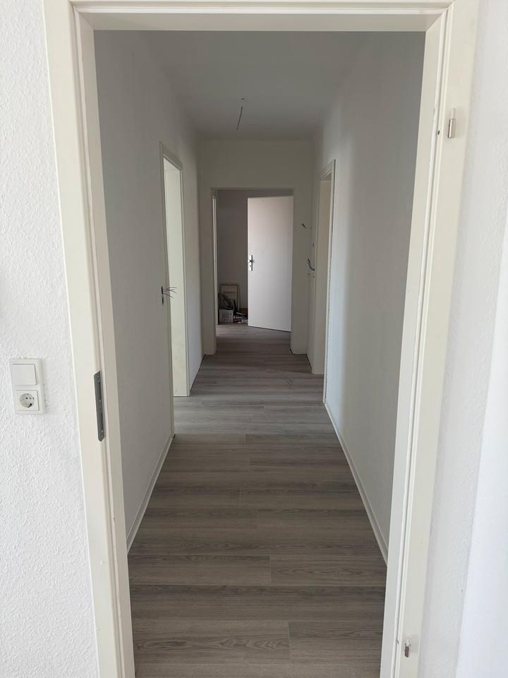 Kernsanierte 3 ZKB DG Wohnung