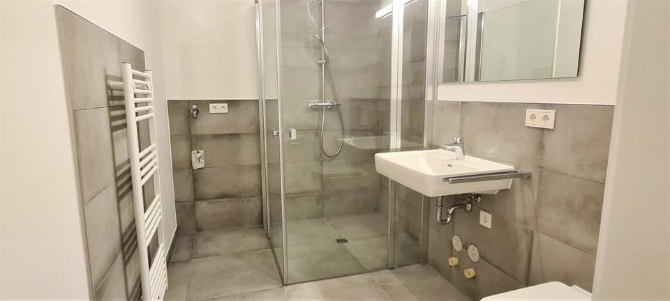 KEINE ANRUFE - nur schriftliche Anfragen - großzügige 1 Zimmer - Balkon - Tiefgarage - SB 3 Whg. 12 zimmer
