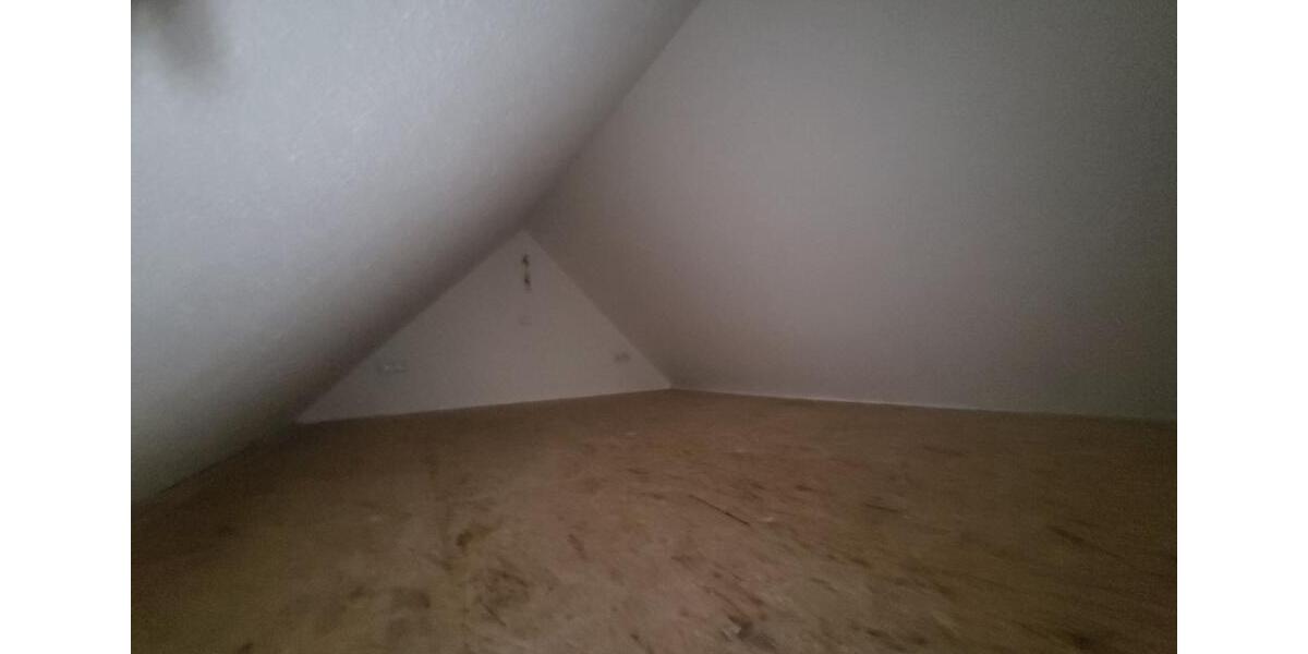 Dachgeschoßwohnung Hecklingen - 4 Zimmer, 80 m&sup2;, 500&euro; | Angebot:24817183