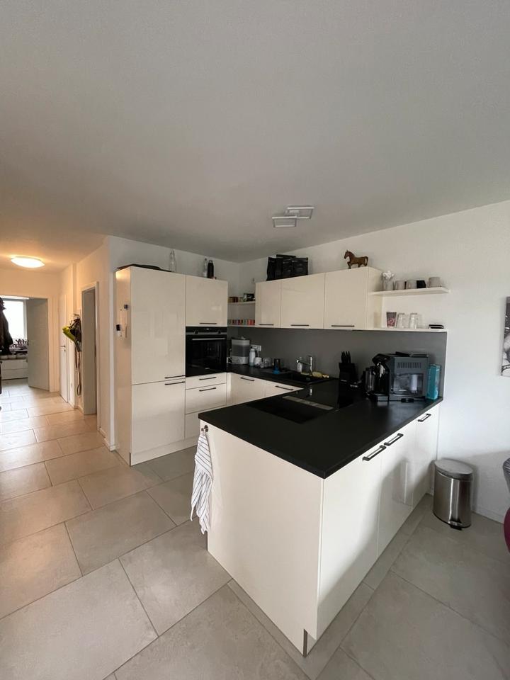 Helle, ruhige Neubau 3-Zi-Whg mit EBK, Stellplätzen in WBB zimmer