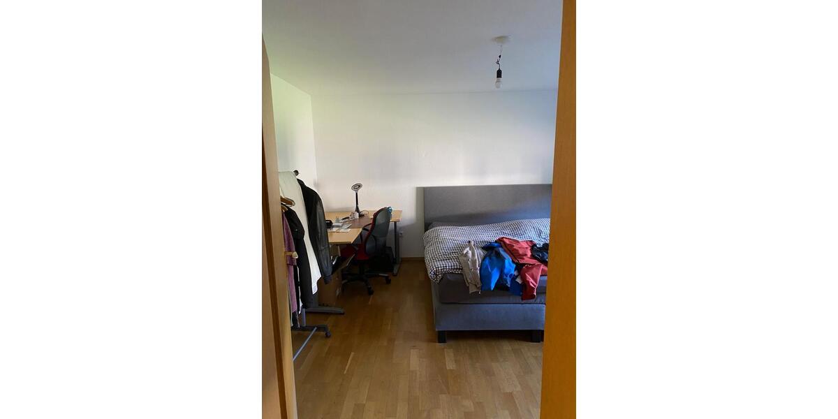 Geräumige 3,5-Zimmer-Wohnung mit Balkon, EK & Garage zu vermieten 2 zimmer