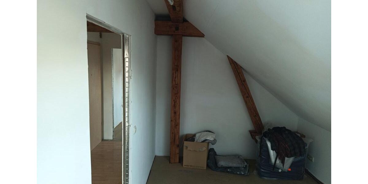 Dachgeschoßwohnung Amberg - 3 Zimmer, 84 m&sup2;, 920&euro; | Angebot:26131705