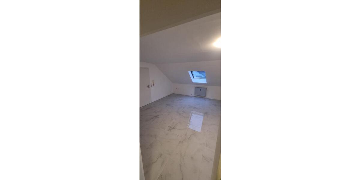 Dachgeschoßwohnung Bergrheinfeld - 2 Zimmer, 35 m&sup2;, 450&euro; | Angebot:25379433