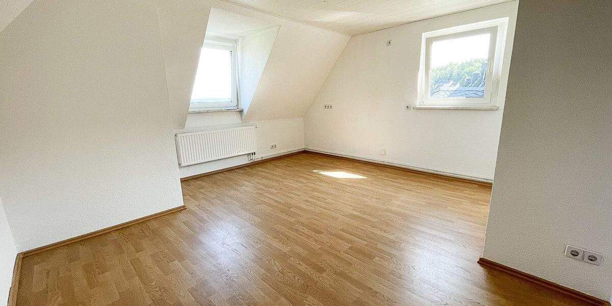 Frisch saniert - Dachgeschosswohnung auf dem Eichert zu vermieten 2 zimmer