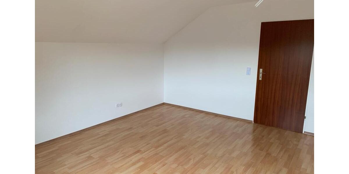 Dachgeschoßwohnung Reiskirchen - 3 Zimmer, 82 m&sup2;, 560&euro; | Angebot:25804446