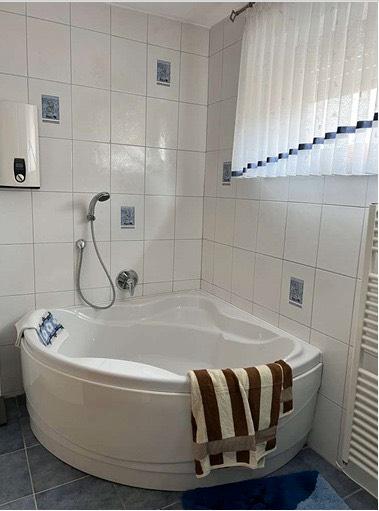 Mehrfamilienhaus, Wohnhaus Delligsen - 8 Zimmer, 200 m&sup2;, 1.200&euro; | Angebot:26235033