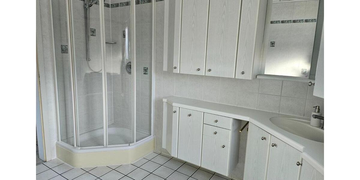 Helle 89qm Wohnung 3ZKB mit Balkon, Garage & EBK 3 zimmer