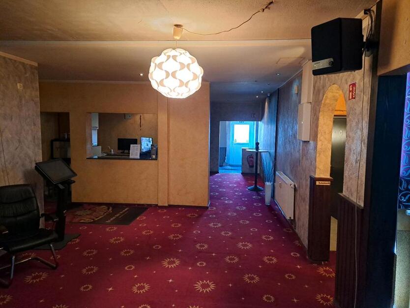 Spielhalle, Imbiss, Restaurant, Büro zu Vermieten