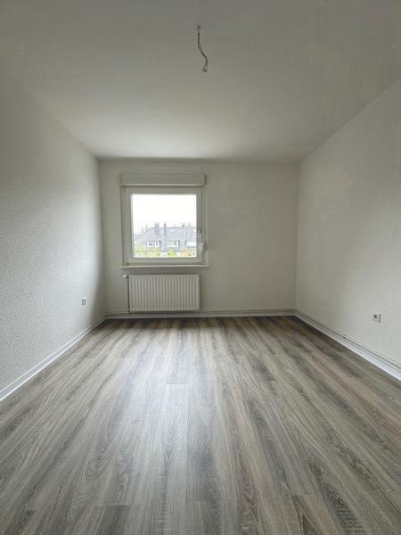 Frisch renovierte 2-Zi.-Whg. mit Tageslichtbad und Loggia