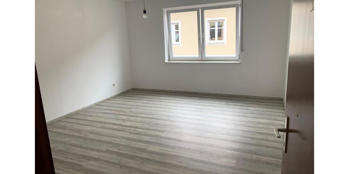 Etagenwohnung Oberviechtach - 3.5 Zimmer, 114 m&sup2;, 750&euro; | Angebot:26288339