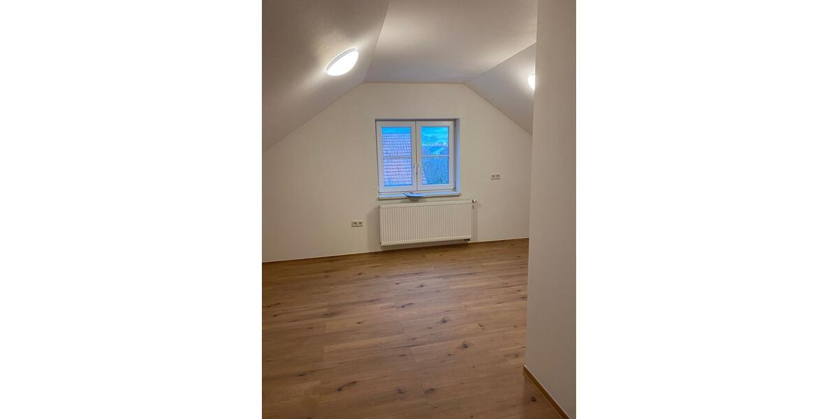 Dachgeschoßwohnung Bad Königshofen im Grabfeld - 2 Zimmer, 35 m&sup2;, 475&euro; | Angebot:25261417