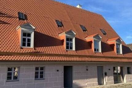 Liebhaberobjekt: 3 12 Zi. DHH im kernsanierten Bauernhaus mit Terr. und Garten Nürnberg-Nord Haus mieten