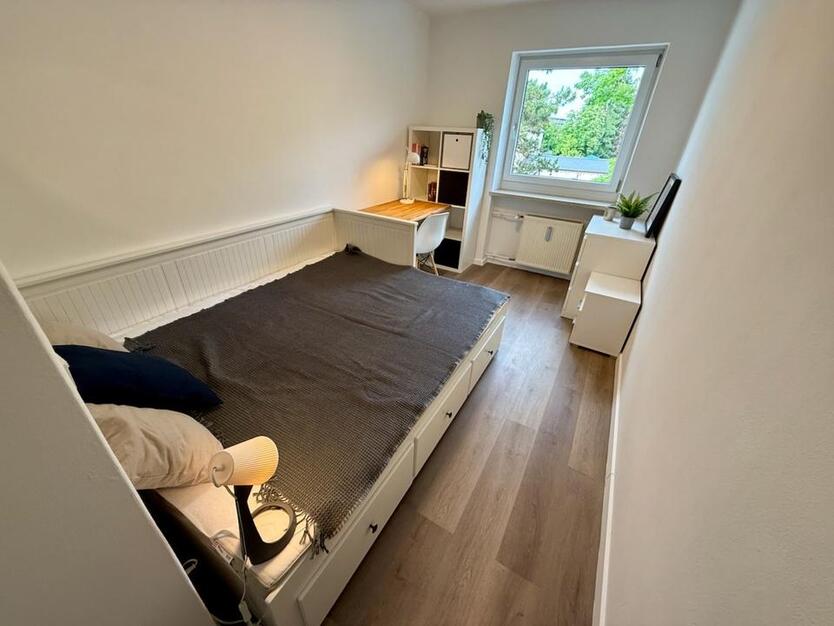 Helles, möbliertes 11,5-qm-Zimmer (warm inkl.Internet) in 3er WG