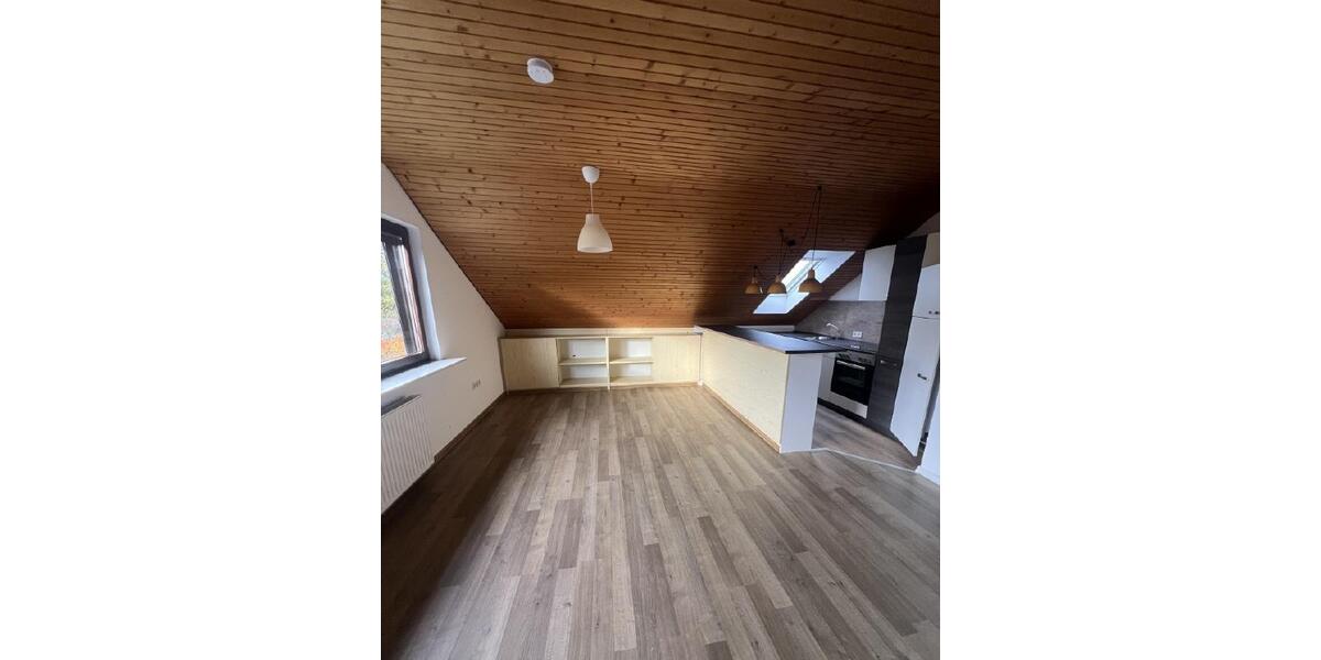 Gemütliche 2-Zimmer-Dachgeschosswohnung mit Einbauküche und Badewanne 2 zimmer