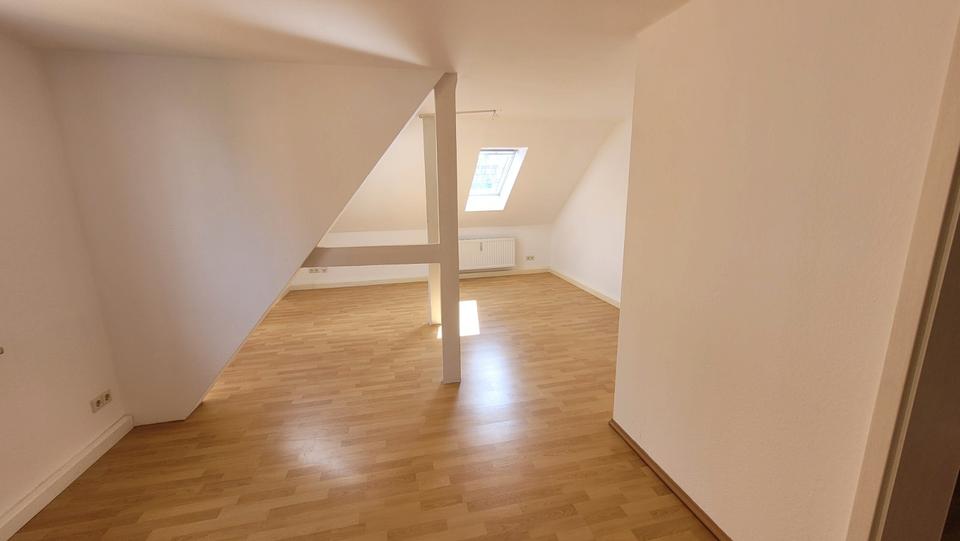 Dachgeschoßwohnung Limbach-Oberfrohna Oberfrohna - 2 Zimmer, 37 m&sup2;, 220&euro; | Angebot:26211120