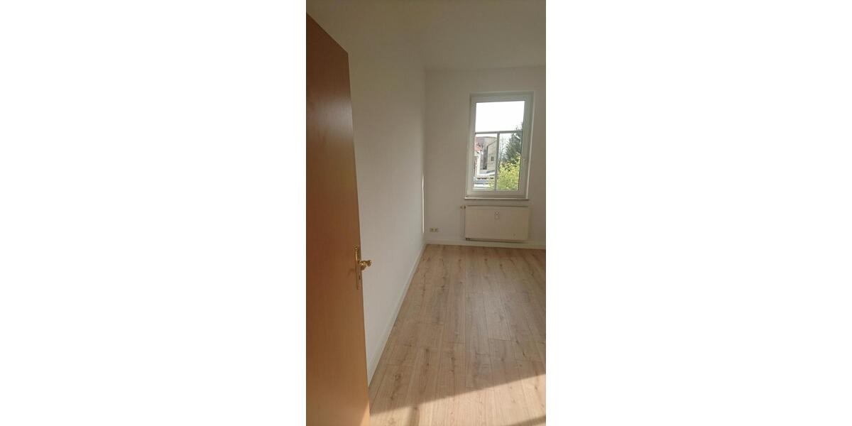 Etagenwohnung Pößneck - 4 Zimmer, 70 m&sup2;, 415&euro; | Angebot:26476635