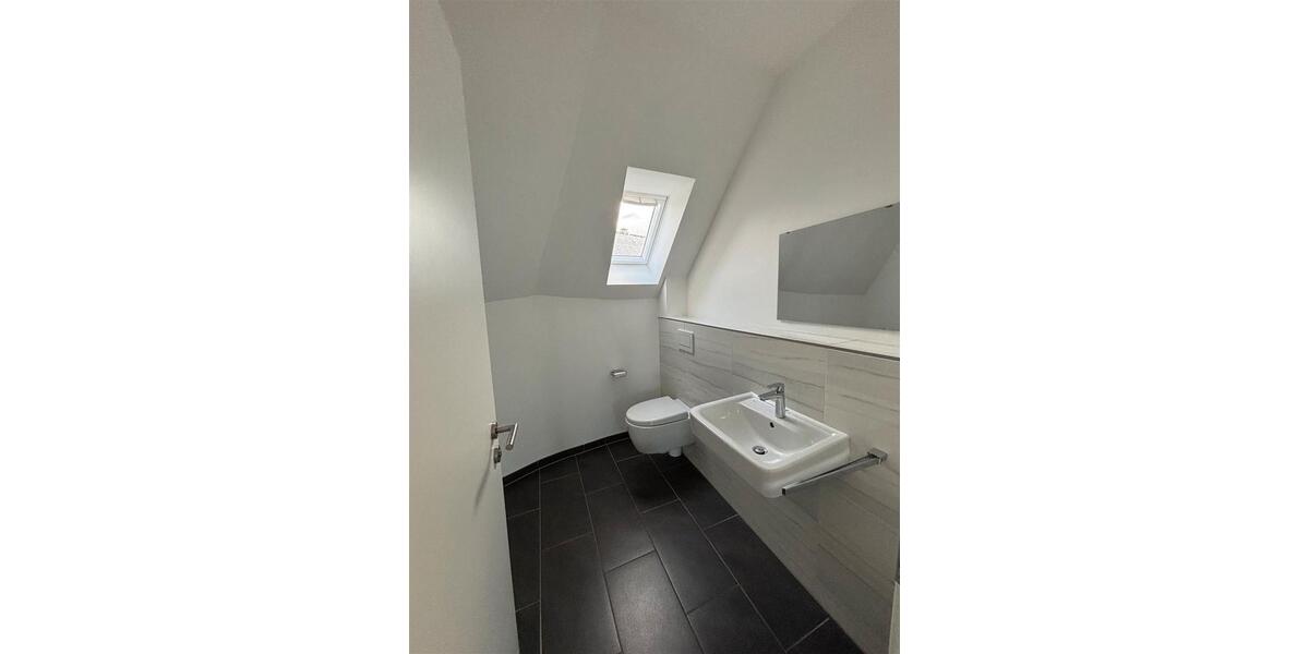 Schickes Penthouse - Wohnung mit Tiefgaragenstellplatz 3 zimmer